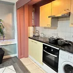 Beautiful Apartment Near Park Lane